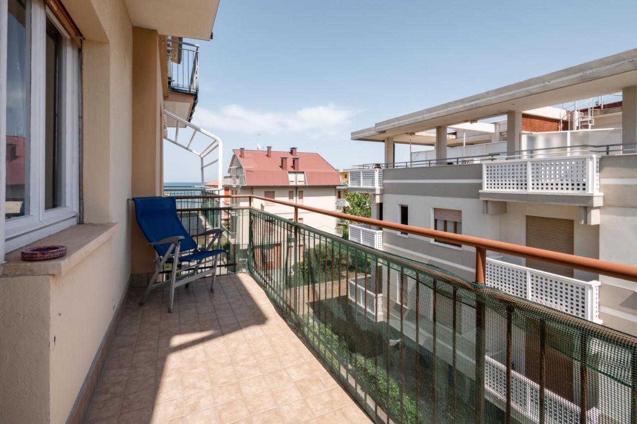 La Casa Al Mare One Step From The Beach Apartment Fano Exterior photo